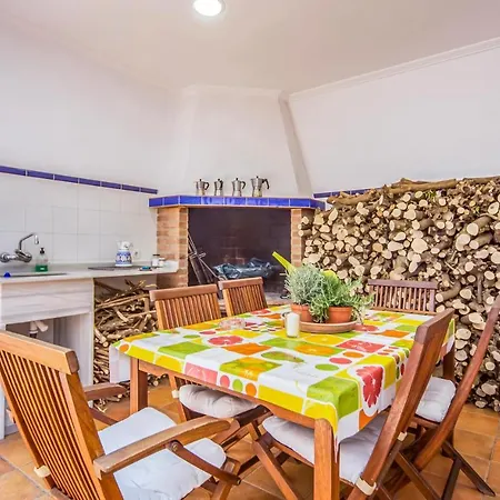 6 Bedroom Gorgeous In 펜션 Godelleta